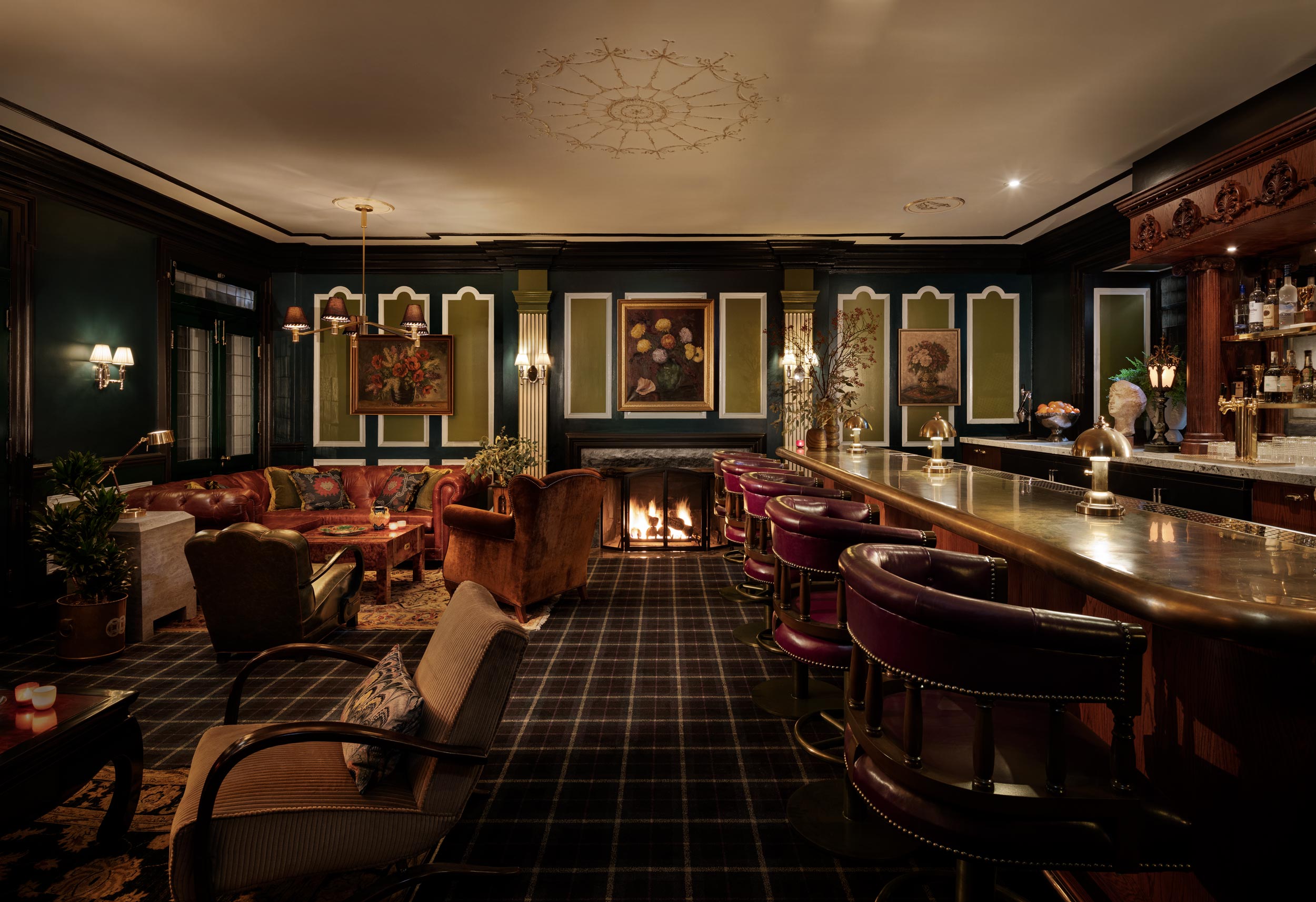Lobby Bar with Classic Looks at The Graduate Evanston Chicago